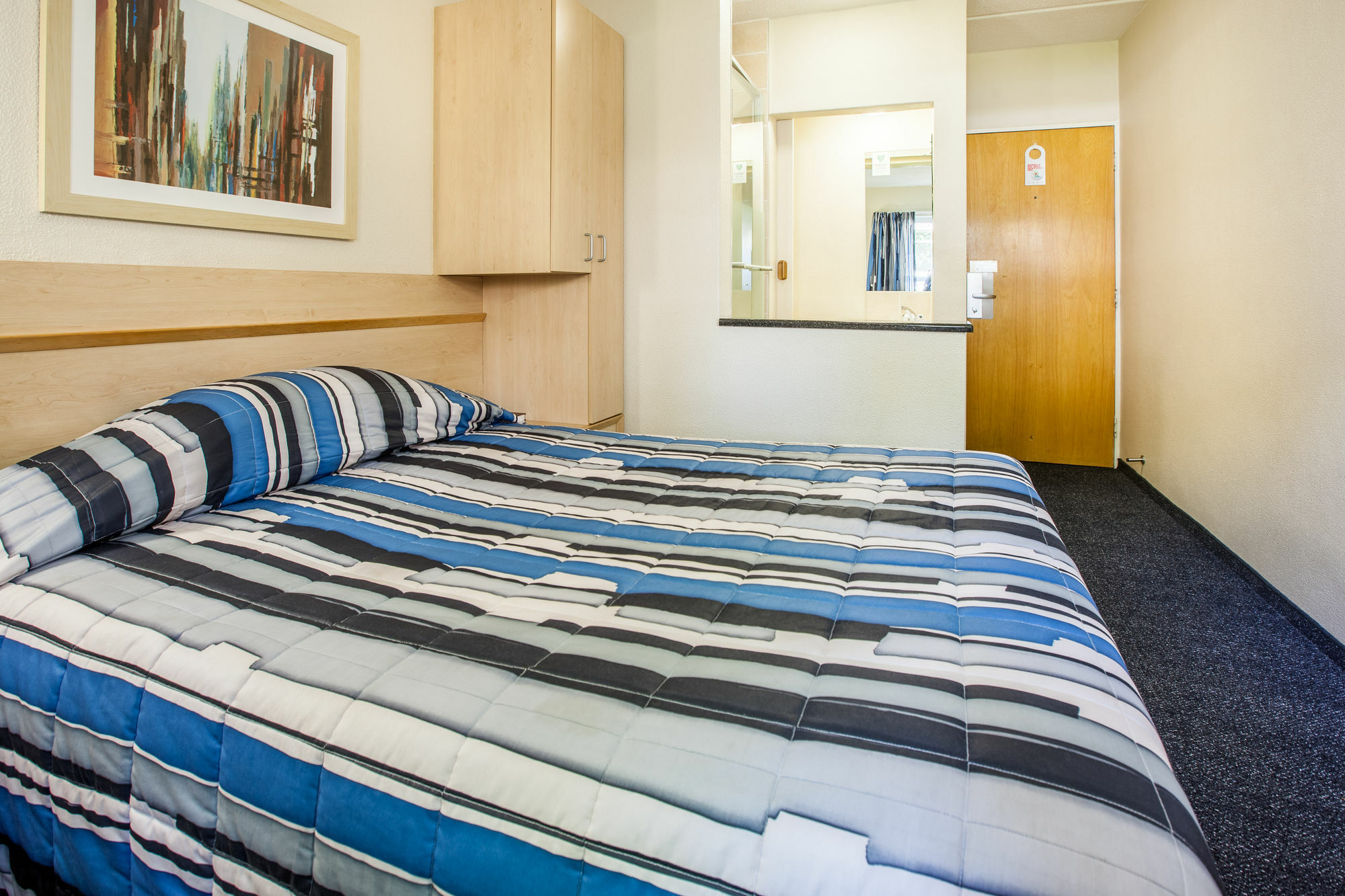 Road N1 Hotel